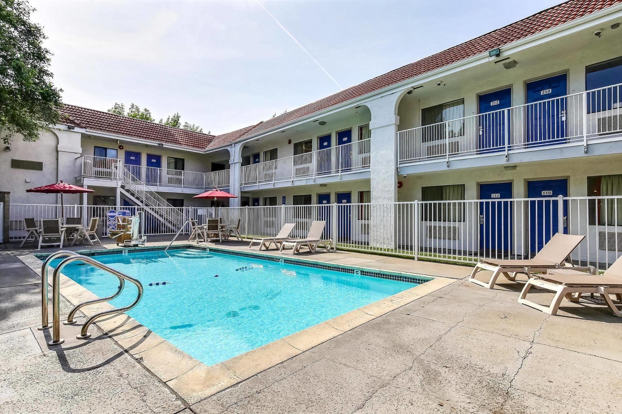 Motel 6-Pinole, Ca ภายนอก รูปภาพ